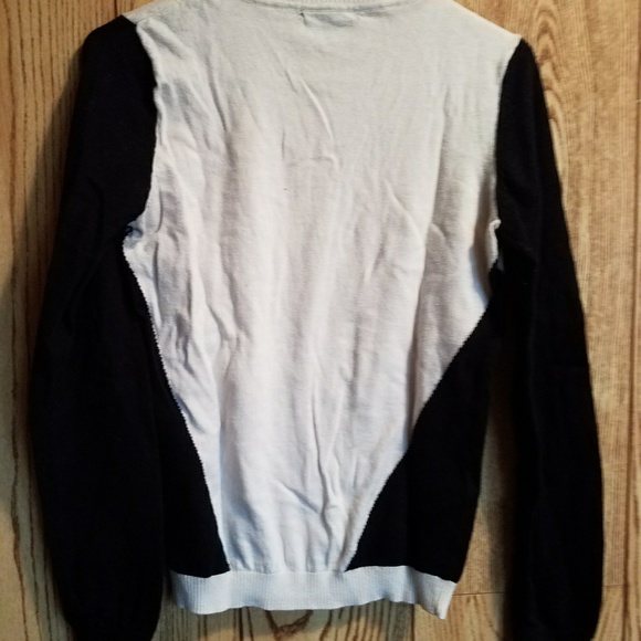 Black and white sweater - Picture 3 of 3